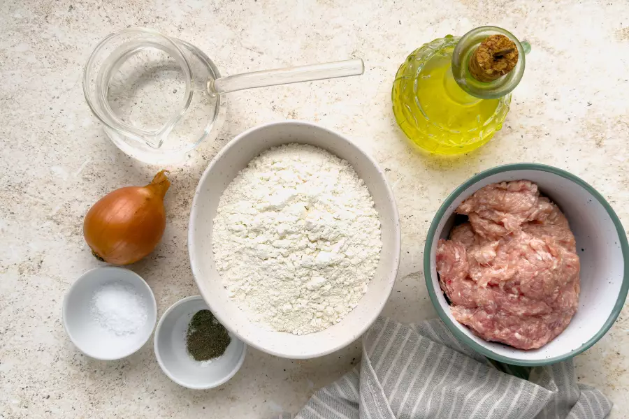 Ингредиенты для рецепта чебуреки с курицей