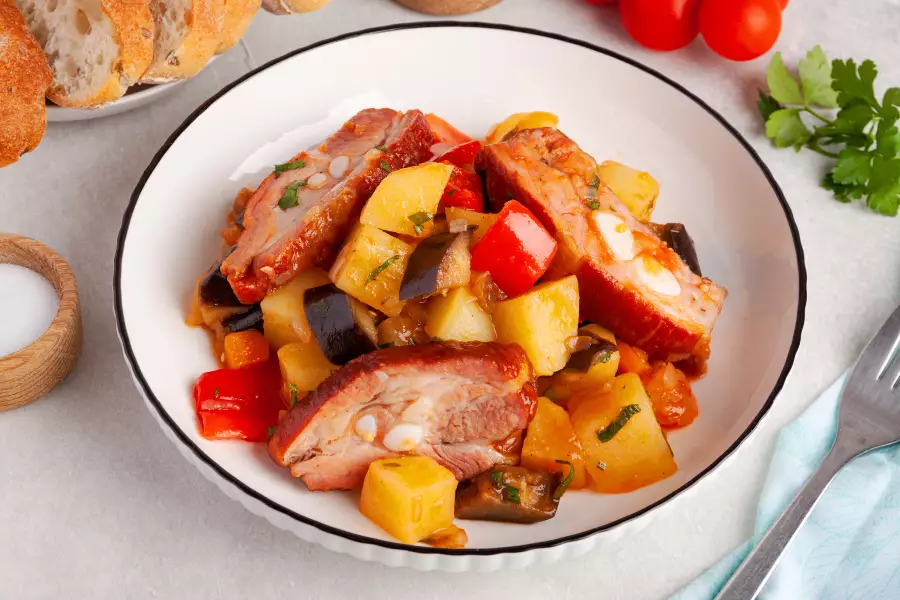 Копчёные рёбра с картошкой