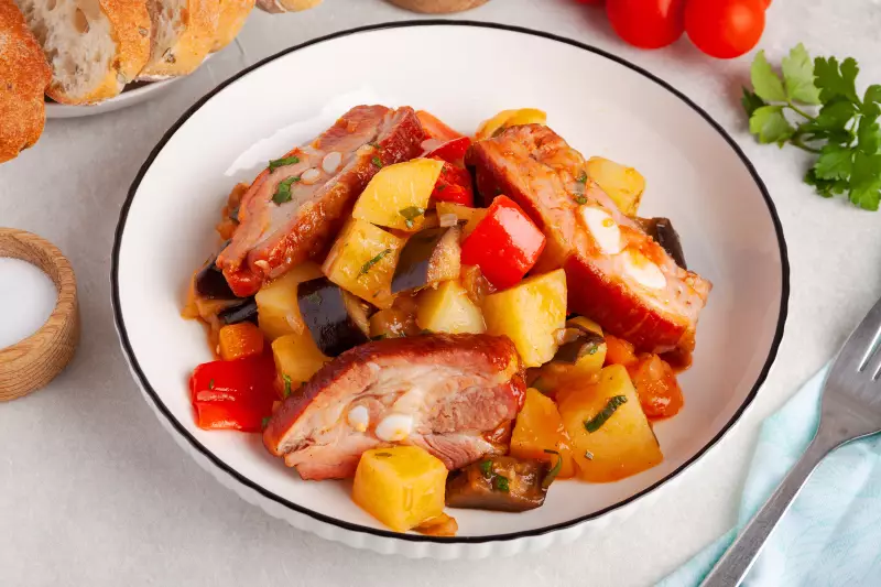 Копчёные рёбра с картошкой