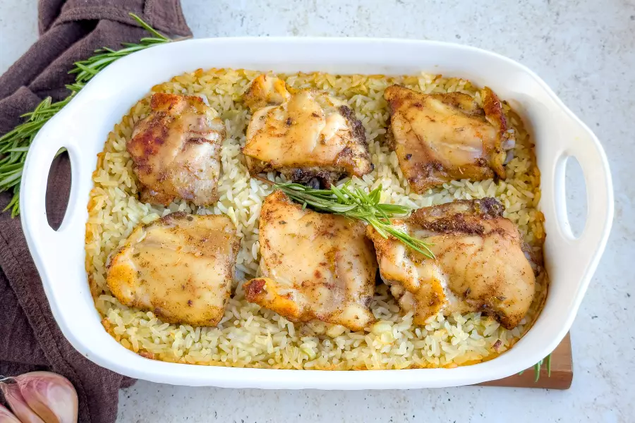 Куриные бёдра с рисом в духовке