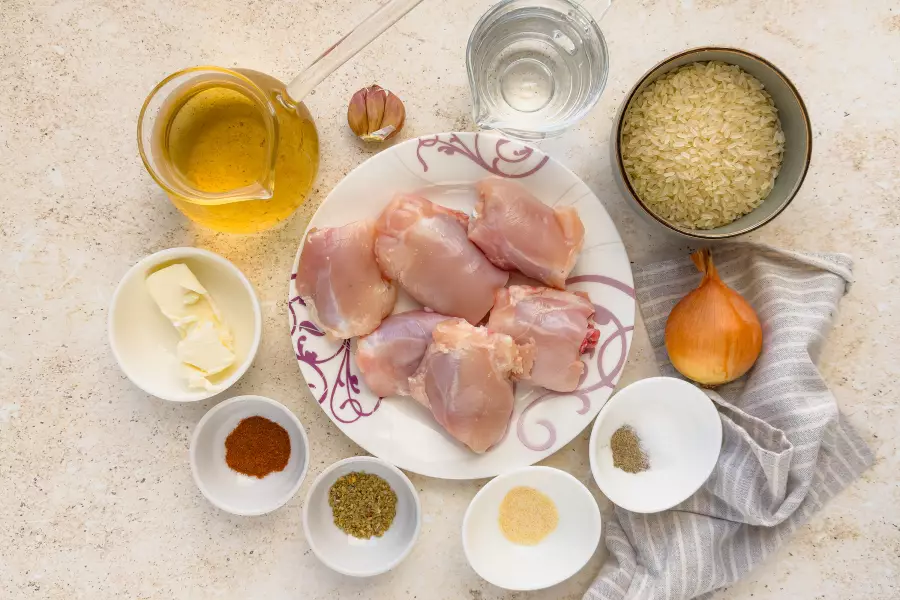 Ингредиенты для рецепта куриные бёдра с рисом в духовке