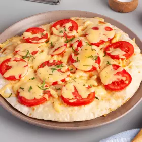 Лаваш с яйцами, помидорами и сыром