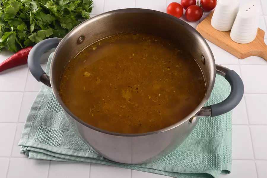 Готовое блюдо суп с сайрой и рисом