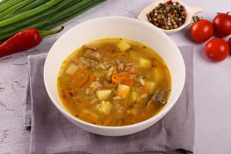 Суп с сайрой и рисом