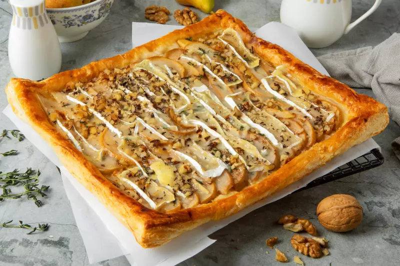 Пирог с камамбером и грушей