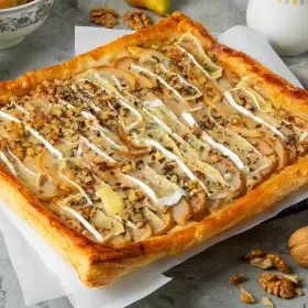 Пирог с камамбером и грушей