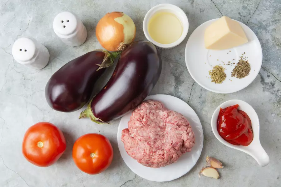 Ингредиенты для рецепта лодочки из баклажанов с фаршем