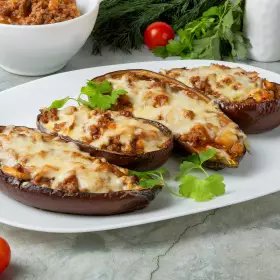 Лодочки из баклажанов с фаршем