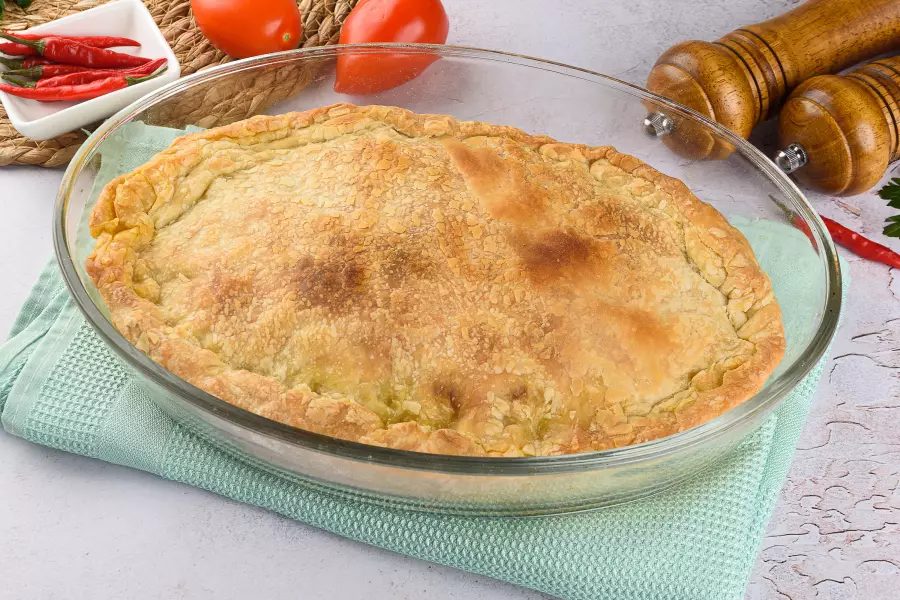 Готовое блюдо слоёный мясной пирог