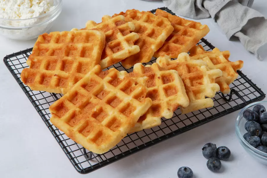 Готовое блюдо творожные вафли в вафельнице