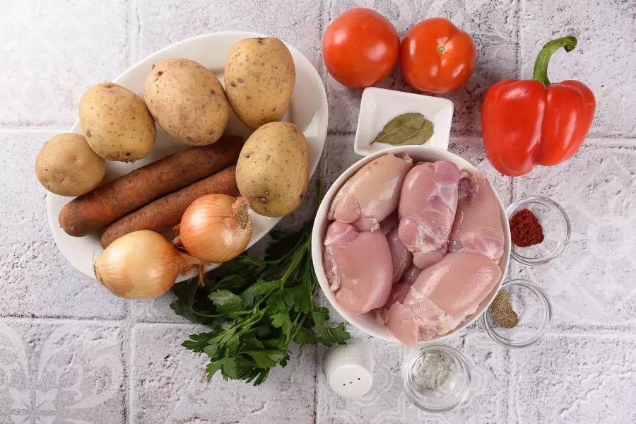 Ингредиенты для рецепта жаркое из курицы с картошкой