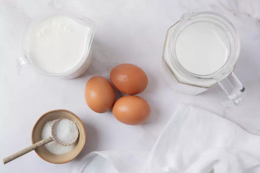 Ингредиенты для рецепта домашний сыр из кефира