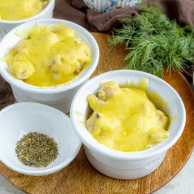 Жульен с курицей и сыром