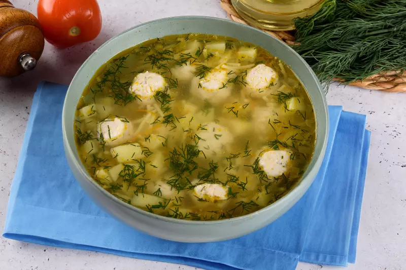 Суп с фрикадельками и вермишелью