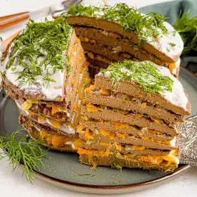 Печёночный торт из говяжьей печени