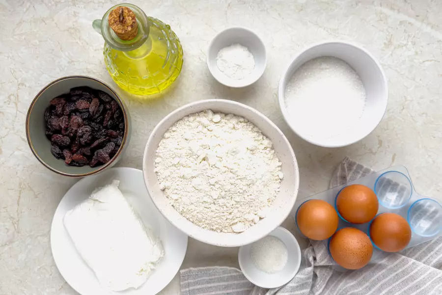 Ингредиенты для рецепта простой творожный пирог