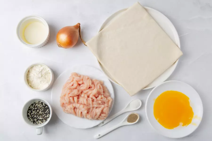 Ингредиенты для рецепта самса из слоёного теста с курицей
