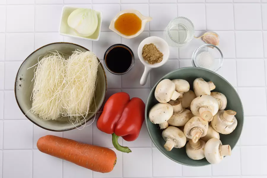 Ингредиенты для рецепта фунчоза с грибами