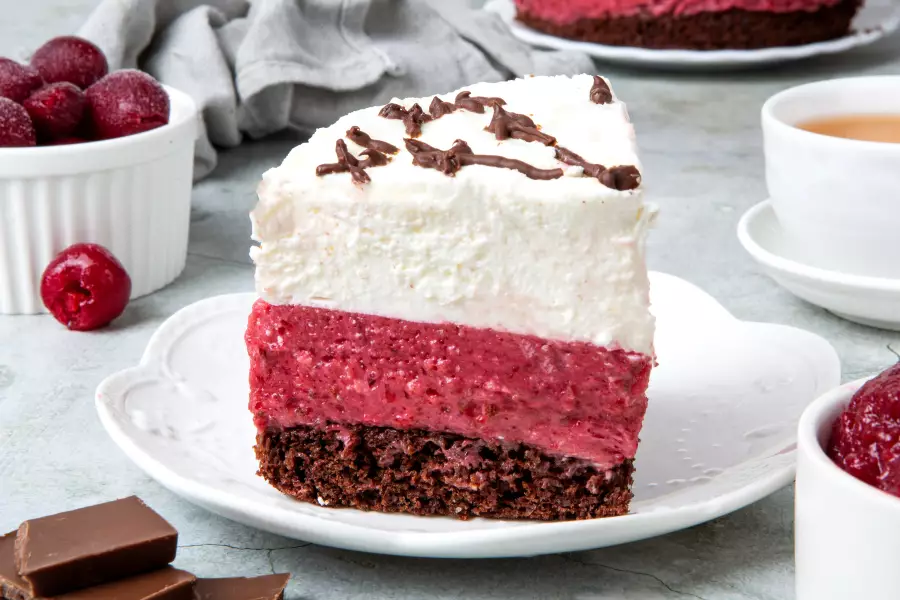 Готовое блюдо торт часы