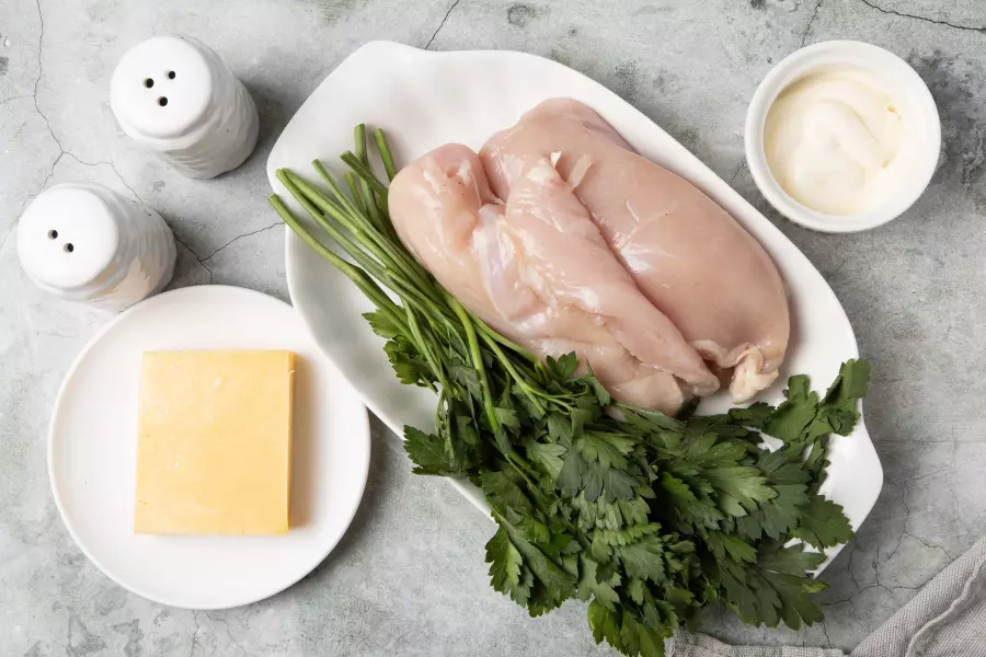 Ингредиенты для рецепта куриный рулет с сыром