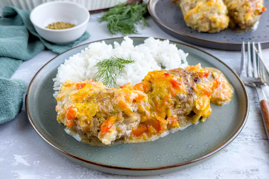 Ленивые голубцы в сметанном соусе в духовке