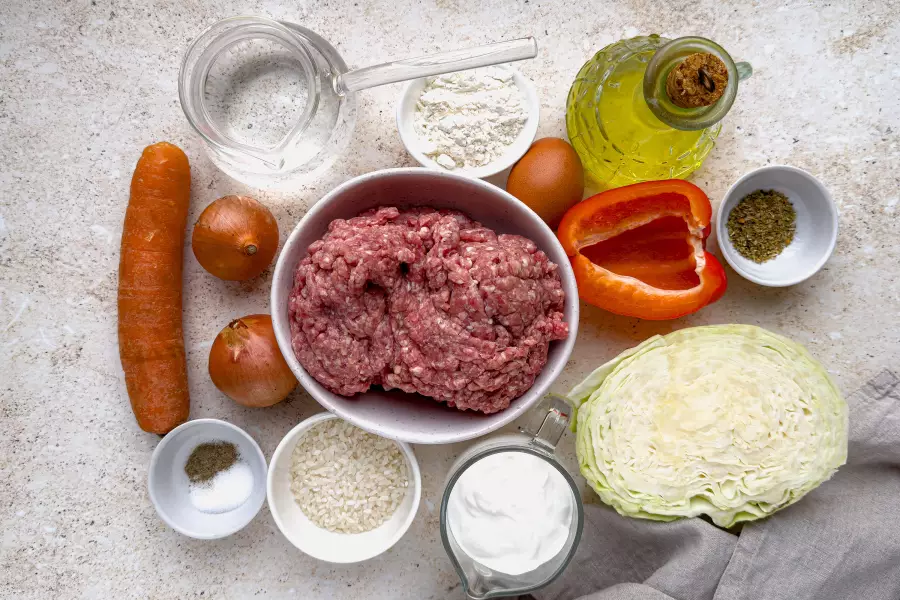 Ингредиенты для рецепта ленивые голубцы в сметанном соусе в духовке