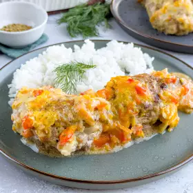 Ленивые голубцы в сметанном соусе в духовке