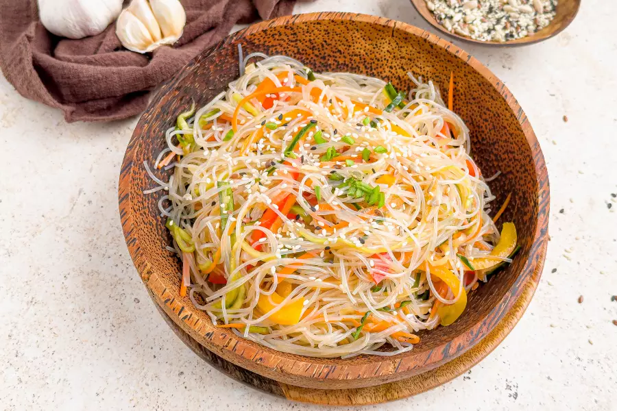 Готовое блюдо фунчоза по-корейски