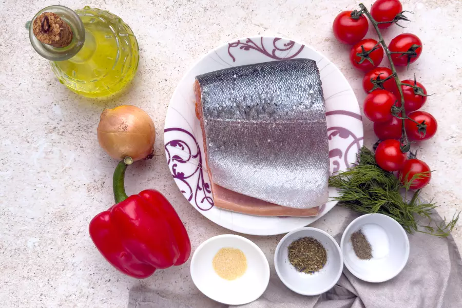 Ингредиенты для рецепта рыба с овощами на сковороде