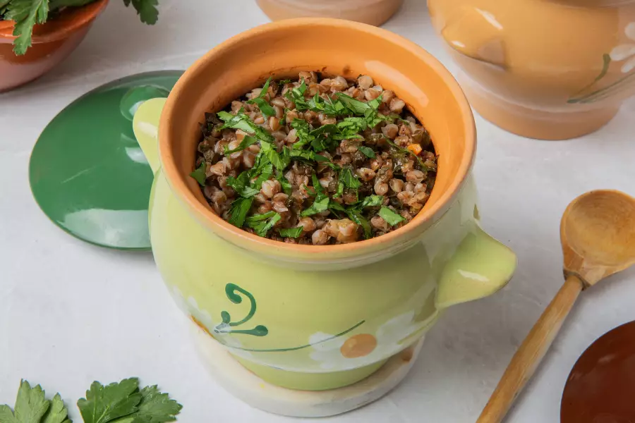 Гречка с мясом в горшочке