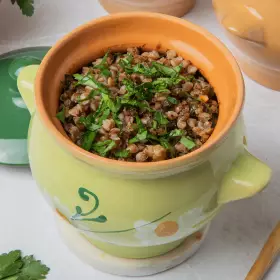 Гречка с мясом в горшочке
