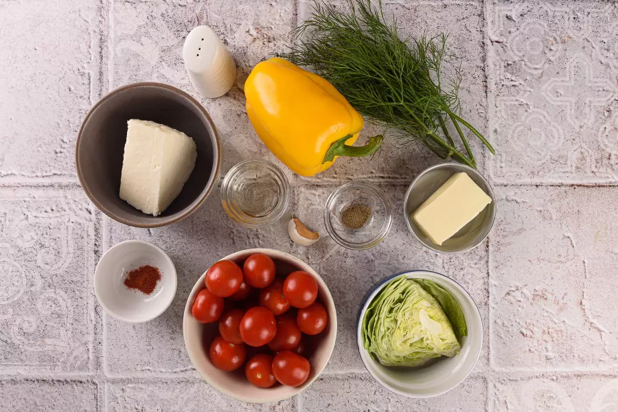 Ингредиенты для рецепта салат с жареным сыром и помидорами