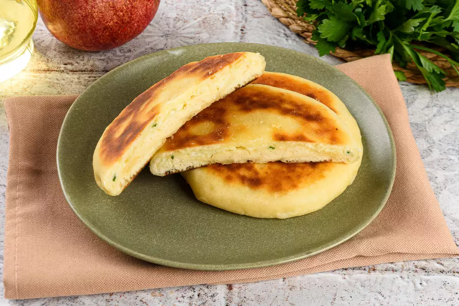 Готовое блюдо ленивые хачапури на кефире