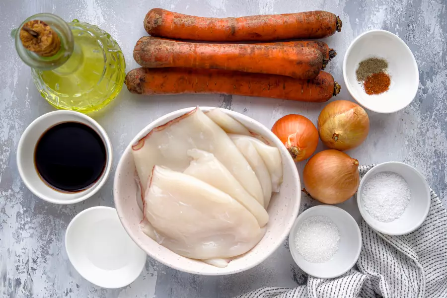 Ингредиенты для рецепта салат с кальмарами и морковью