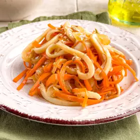 Салат с кальмарами и морковью