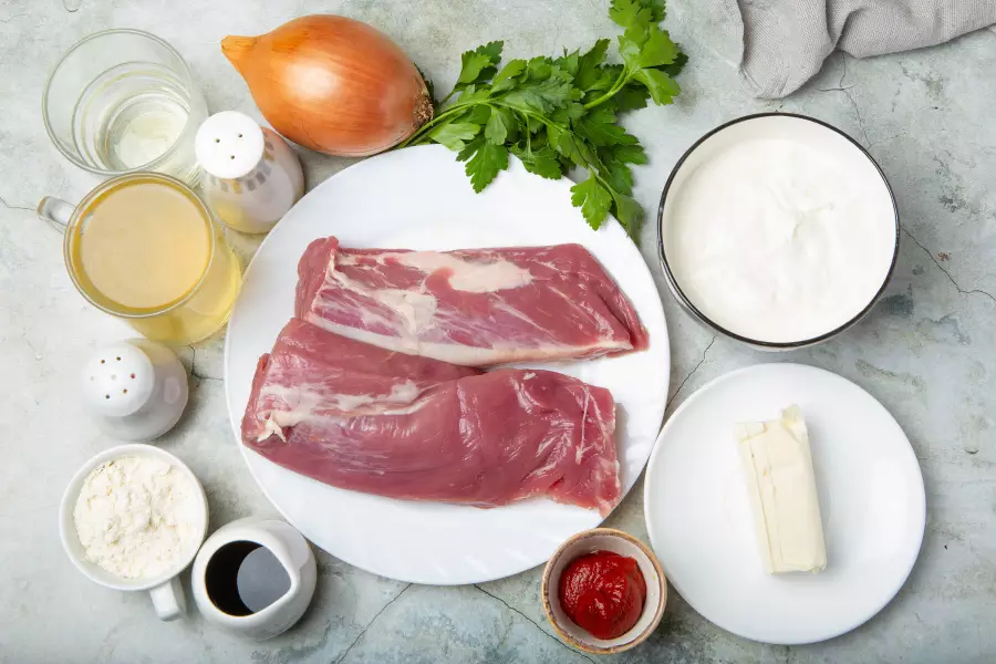 Ингредиенты для рецепта бефстроганов из свинины