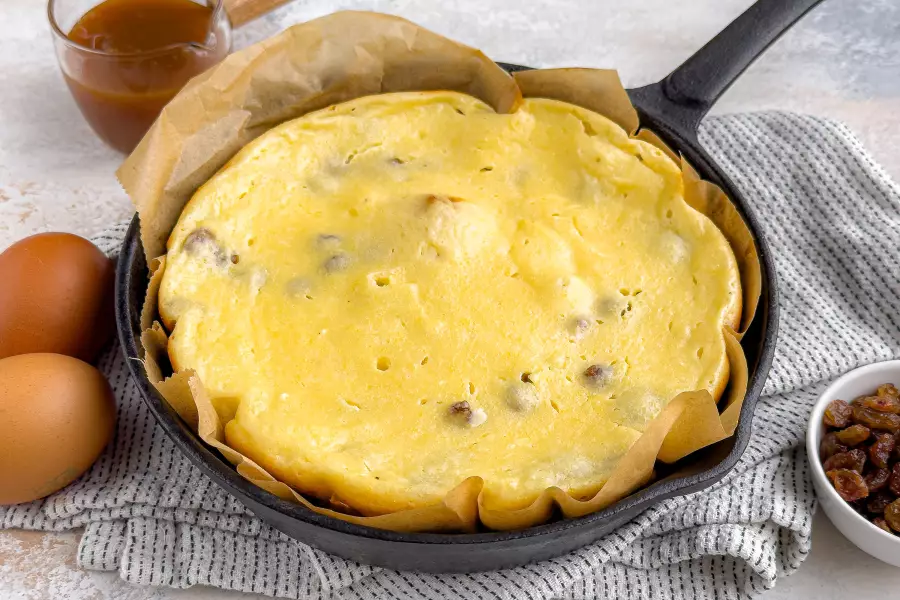 Готовое блюдо творожная запеканка на сковороде