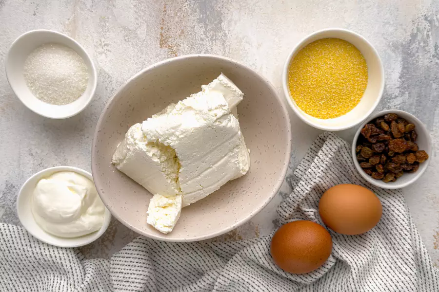 Ингредиенты для рецепта творожная запеканка на сковороде