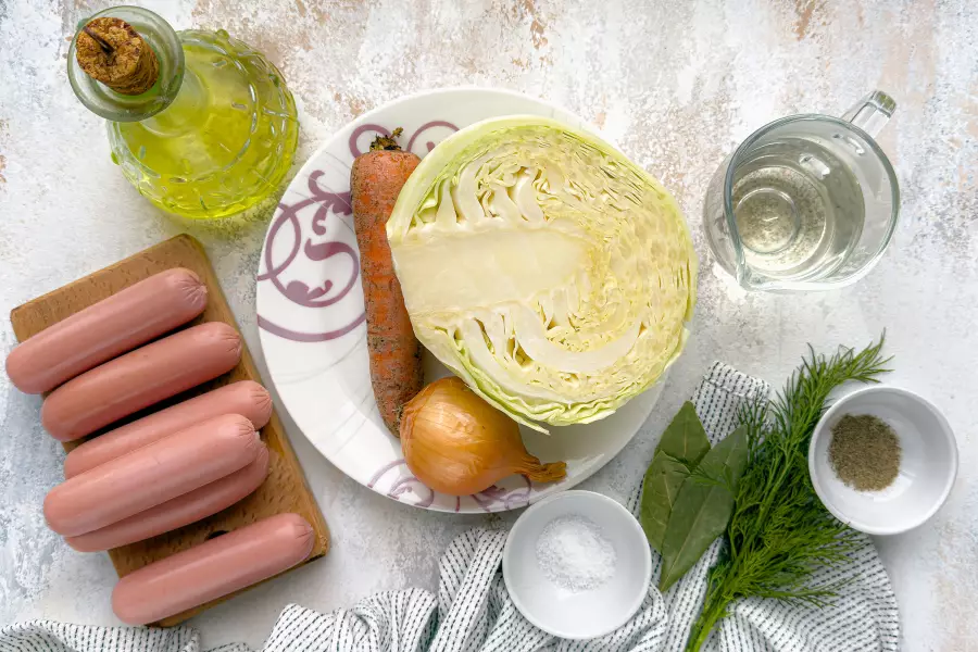 Ингредиенты для рецепта бигус с сосисками