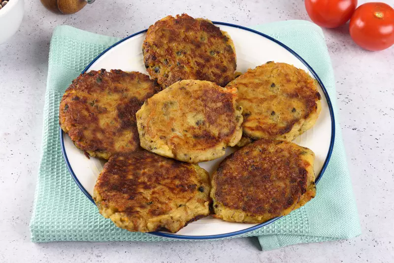 Картофельные котлеты на сковороде