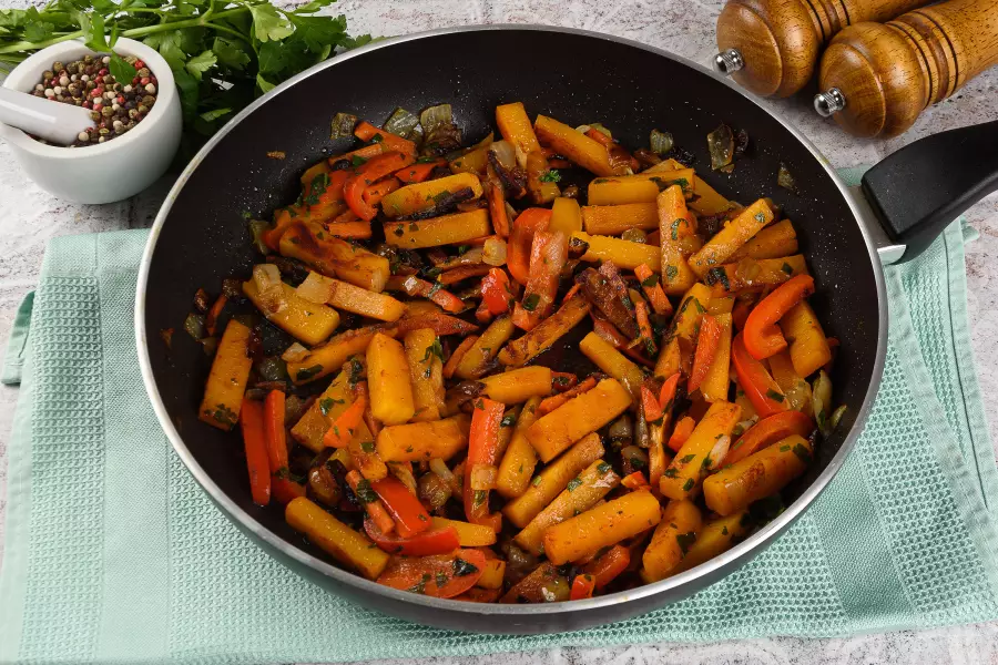 Готовое блюдо тыква с овощами