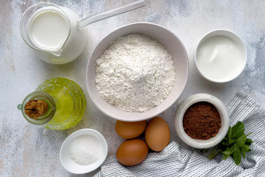 Ингредиенты для рецепта шоколадные блины на молоке