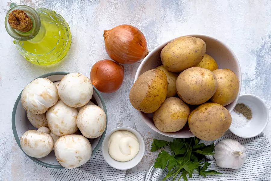 Ингредиенты для рецепта картофель с грибами в духовке