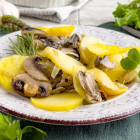 Картофель с грибами в духовке