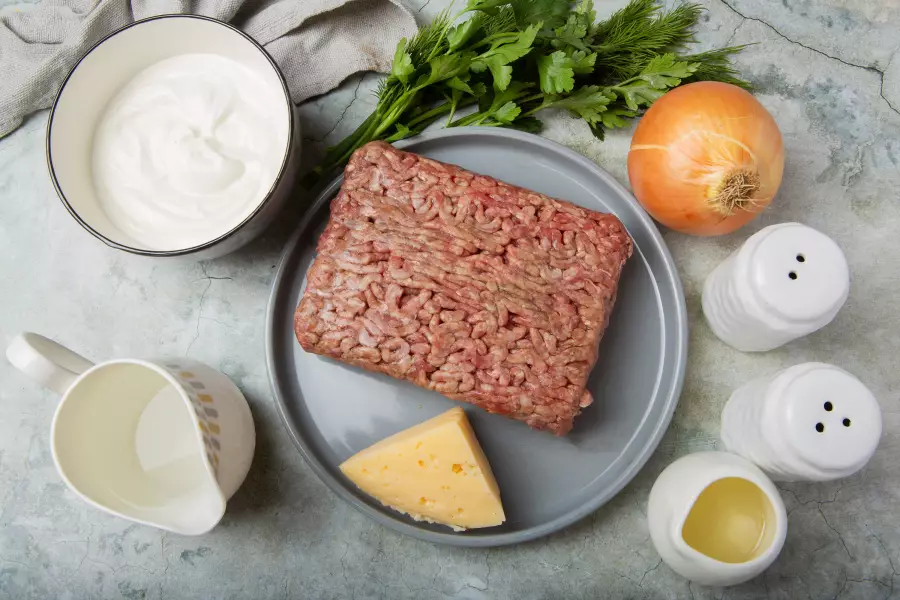 Ингредиенты для рецепта фарш в сметанном соусе в духовке