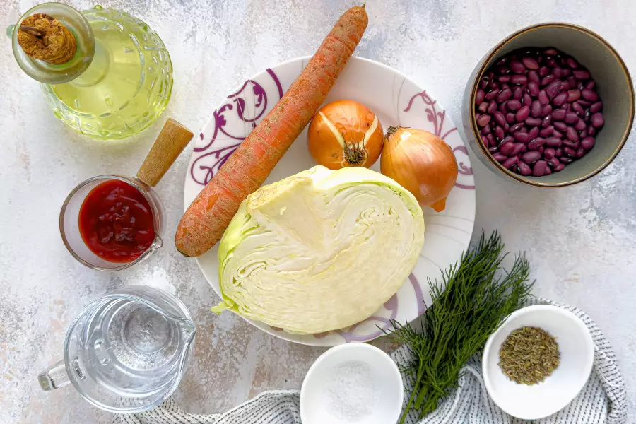 Ингредиенты для рецепта тушёная капуста с фасолью