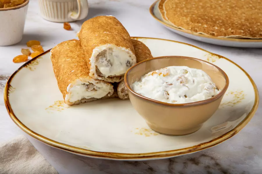 Готовое блюдо творожная масса с изюмом