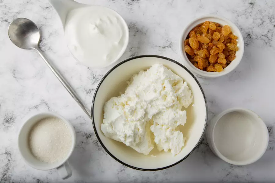 Ингредиенты для рецепта творожная масса с изюмом