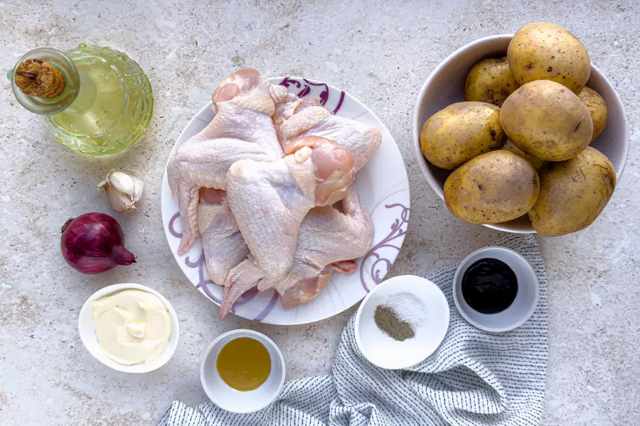 Ингредиенты для рецепта крылышки с картошкой в духовке
