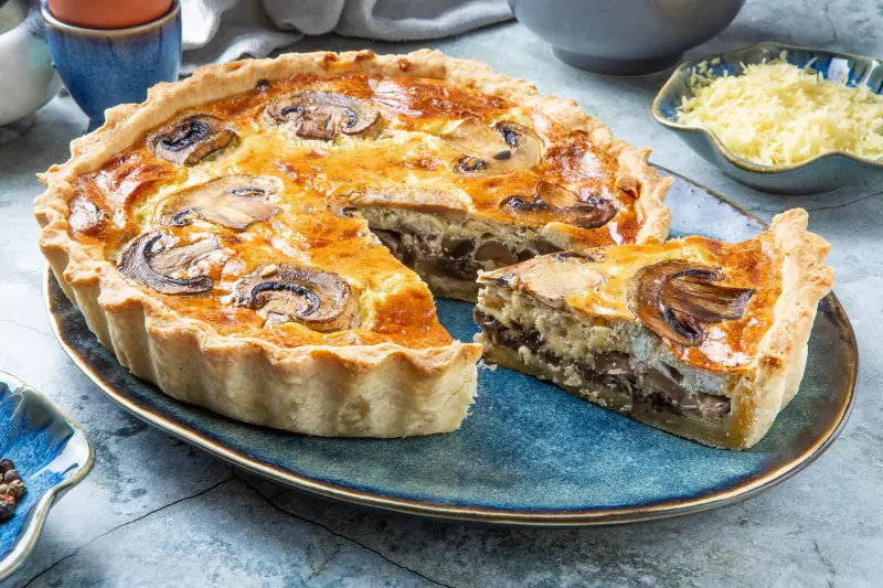 Киш с грибами и сыром